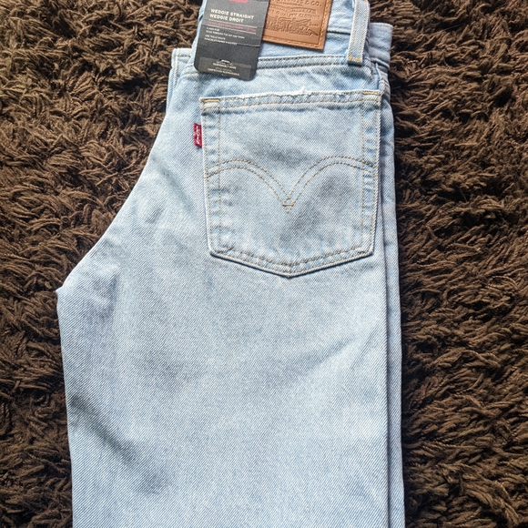 NWT Levis wedgie straight. Size 23 - Picture 7 of 11